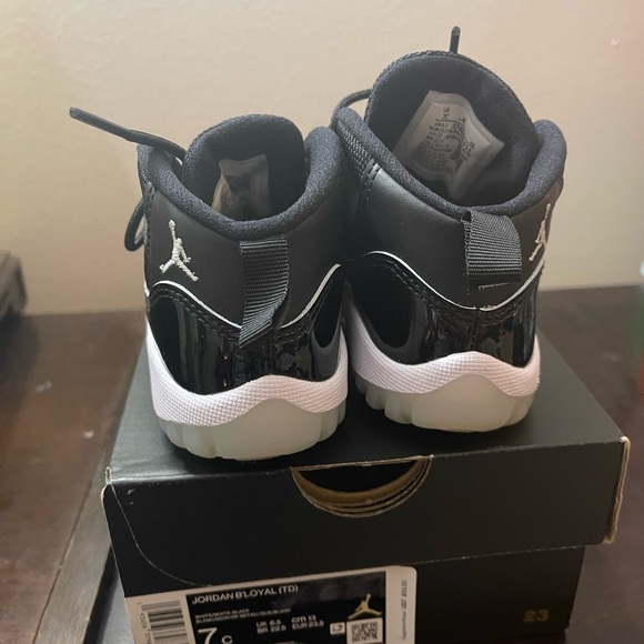 Jordan 11s size 7c - Picture 5 of 6